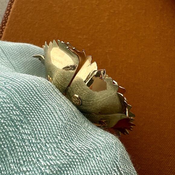 Vintage 12K Gold Filled TK Textured Flower Brooch 1960s Mid Century Sharp Edges - Picture 5 of 8